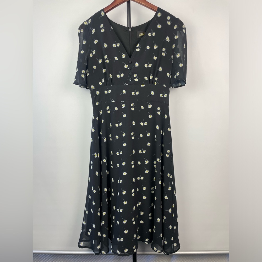 Alexia Admor Black Daisy Floral Flowy V-Neck Flutter Sleeve Dress